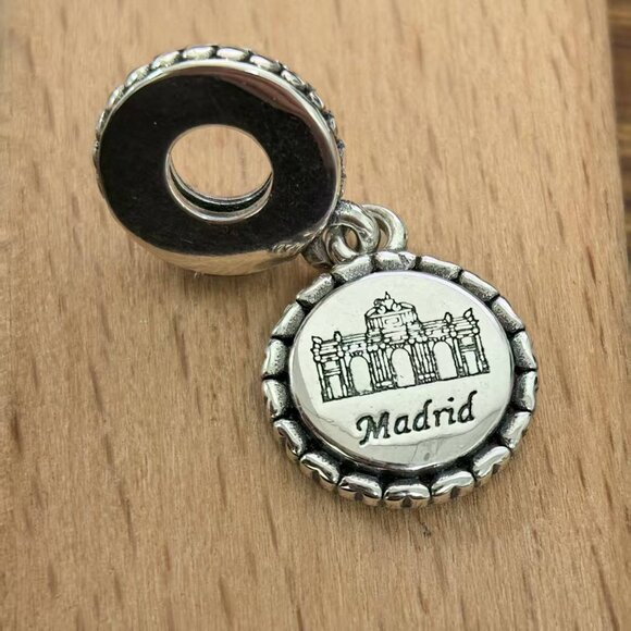 Pandora Madrid Spain Colgante Puerta de Alcalá Madrid Charm, S925 Silver - Picture 3 of 4